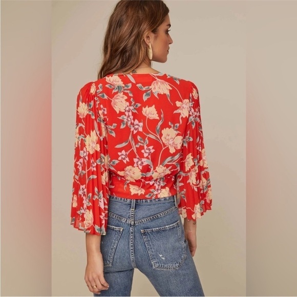 ASTR the label Pleated Sleeve Floral Wrap Top Kimono Sleeve in Red Size XS - Picture 4 of 16